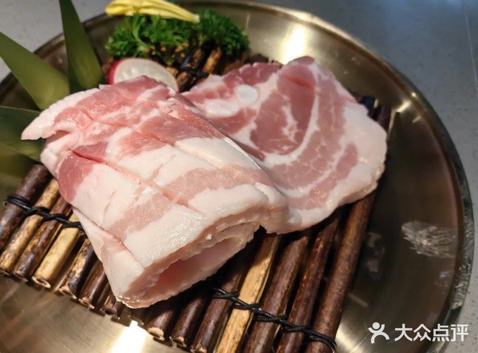 听说西塔老太太特别火，专门赶在饭口前，十一点半到的店里