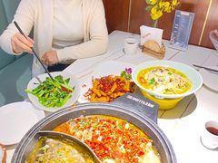 -阿瓦山寨·湘菜现炒·剁椒鱼头王(咸阳总店)