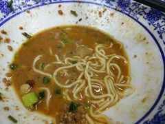 -渝之汇牛肉豌杂面