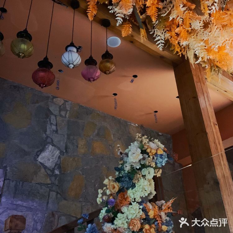 丽江鲜花火锅，我先冲了[胜利][胜利][胜利]