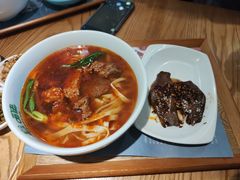 -呷佬·长沙手工米粉(金沙江路店)