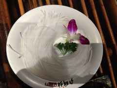 -老牌坊云南鱼豆花火锅(哈西万达店)