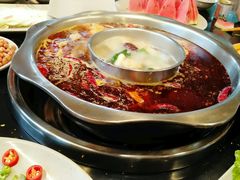 -茅草房·河畔园林火锅