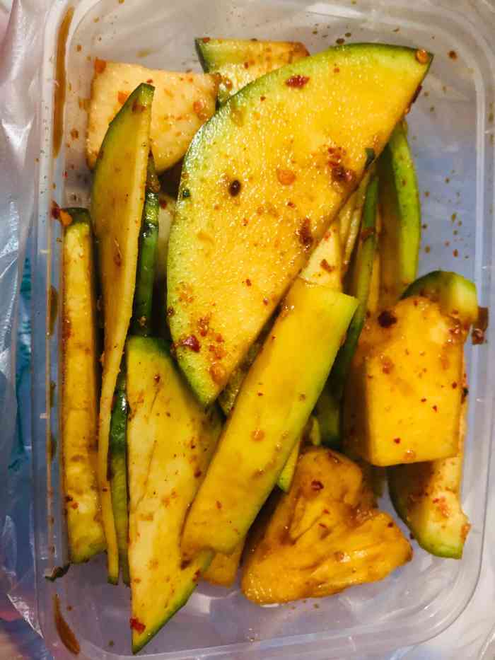 东凯美食街的侧门进去很显眼的一家红糖酸野没吃过特意的红糖酸野