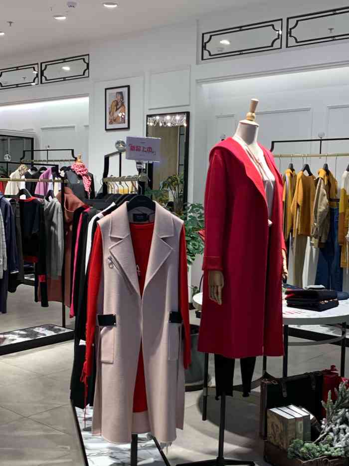 念奴娇(合生汇购物中心店)-"名字挺有意思,女装品牌,到的时候店里没顾