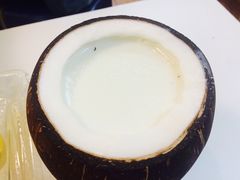-志龙皇冠吃货椰子铺