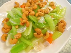 -汗腾格里·风味餐厅(新疆驻京办店)