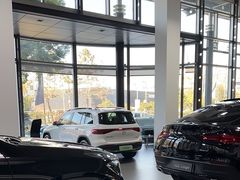 -上海星瀚奔驰4S店(红柳路店)