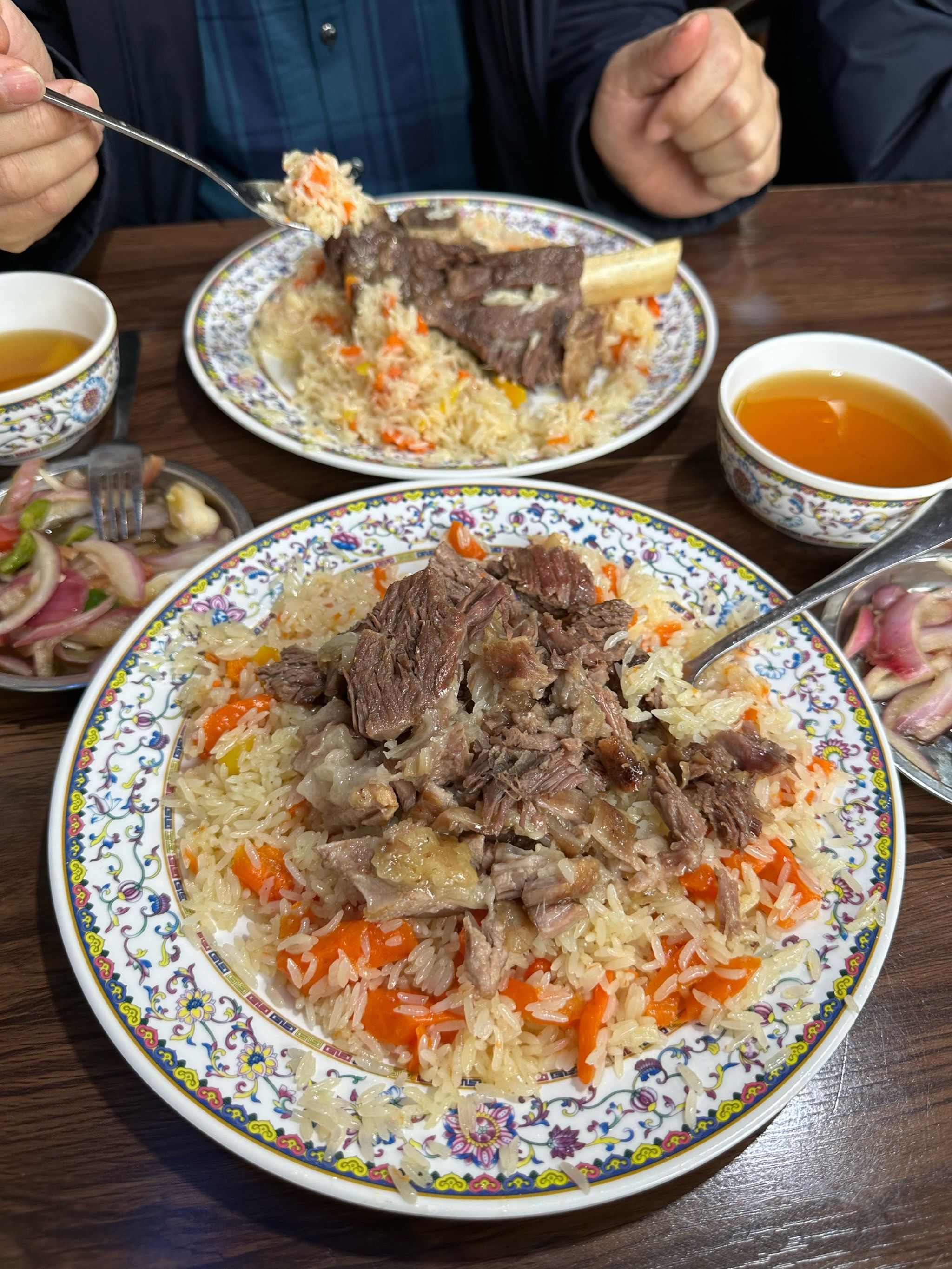 在新疆反复吃的抓饭