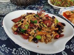 -临江餐馆二楼美食部落