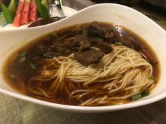 -浅深休闲酒店-停车场