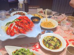 -肥肥虾庄·金牌油焖大虾(汉街SKP店)