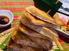 虾饼-卷心菜和避孕套餐厅(Pattaya)