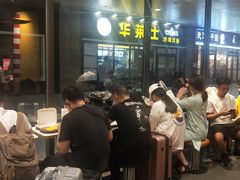 等位区-麦当劳(武昌火车站店)