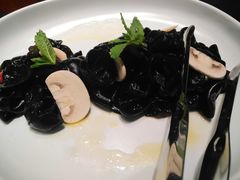 捞汁厚耳黑-九十九顶毡房(阜石路店)