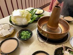 -洞庭洲·防空洞火锅·烧烤·铜锅涮肉(新百广场店)