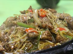 铁板黑椒牛柳炒面-胜利茶餐室