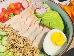 藜麦烟熏鸡肉牛油果沙拉-Maxpoint Kitchen 西餐咖啡(乐峰广场店)