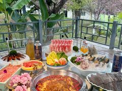 -茅草房·河畔园林火锅