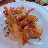 这家酒店的餐厅生意很火爆，中国人开的