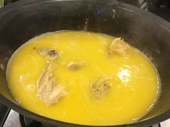 -鲜入围煮花胶鸡海鲜火锅