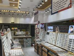 -美式眼镜·授权蔡司.依视路.尼康.豪雅.明月(人民广场店)
