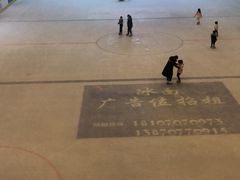 -冰纷万象滑冰场(赣州华润万象城店)