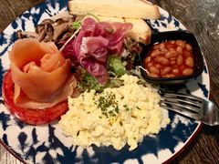 -layback cafe & bar