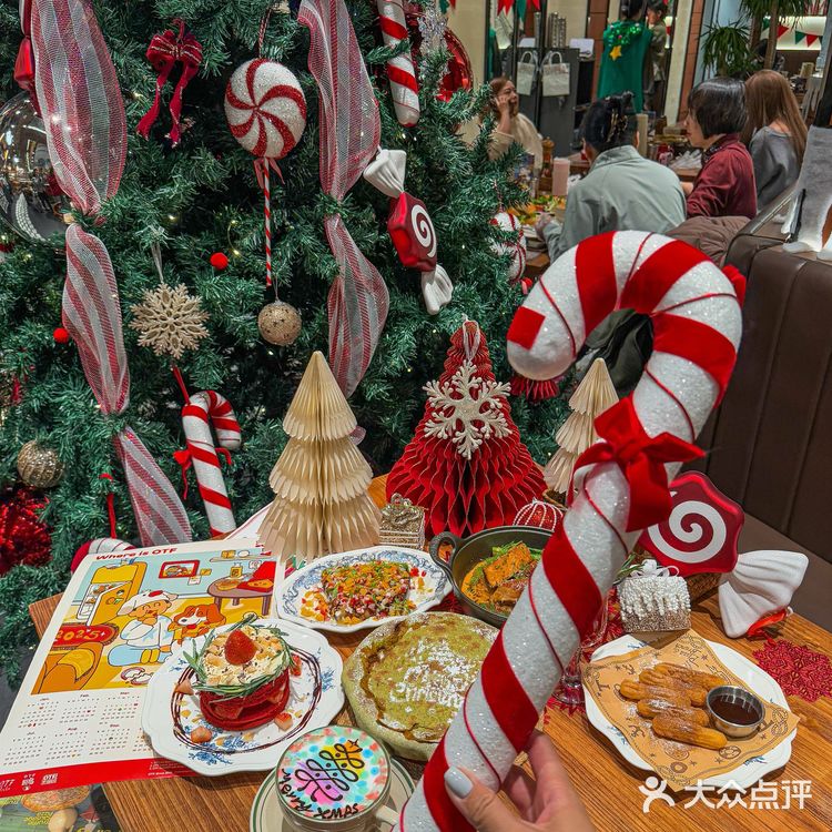 石家庄这里！！圣诞氛围已就位！！洋气死了……