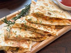 -Chom Cafe and Restaurant