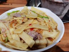 五花肉炒鲜笋-洪大厨鸡煲(福田店)