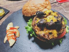 -HIGH FIVE哈福手工汉堡(桂林路店)