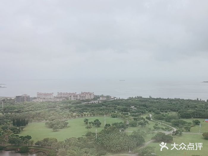 黄金海景西餐厅·三文鱼·牛扒云顶旋转自助餐图片
