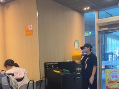 -麦当劳(轻轨曹杨路店)