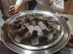 -围炉肉舍•炭烤活鳗•丹东海鲜烤肉(步行街店)