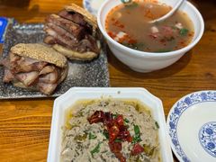 -老天桥酱肉烧饼夹肘子(天桥店)