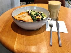 煎三文鱼牛油果色拉-Wagas沃歌斯(太古汇店)