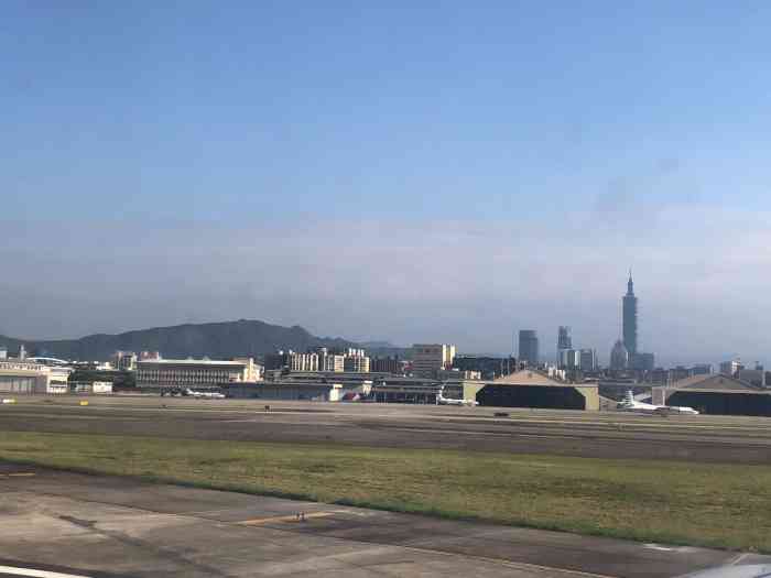 台北松山机场-"在台北市区的机场,航班比较少,是个拍飞机.
