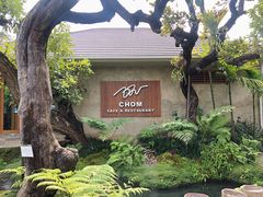 -Chom Cafe and Restaurant