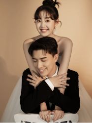 -易摄影婚纱摄影工作室