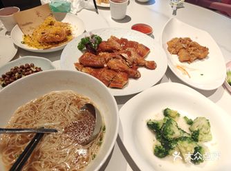 #天天领红包  酒店二楼的雁来轩口味很好，价格比大牌