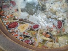 炭炉果鸡煲-威邵鸡煲(西华路总店)