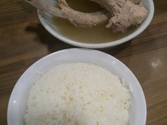 龙骨肉骨茶配白饭-松發肉骨茶(牛车水店)