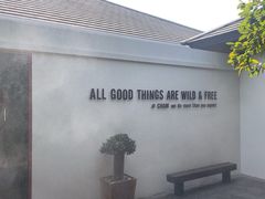 -Chom Cafe and Restaurant