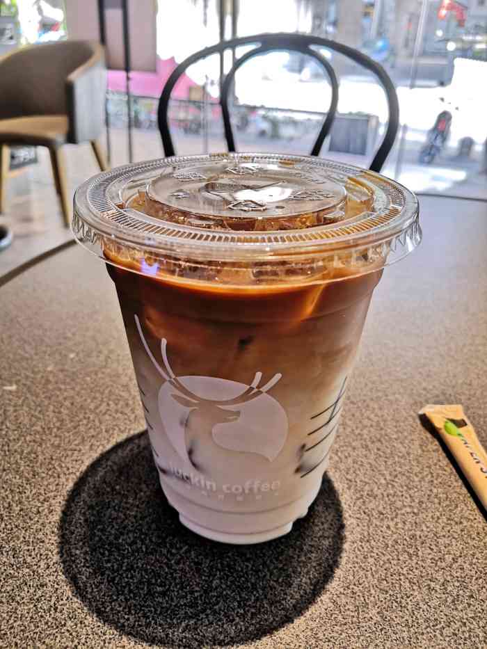 luckincoffee瑞幸咖啡(官任国际社区店)-"「陨石拿铁瑞纳冰」趁着最近