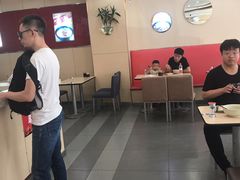 大堂-李先生牛肉面大王(营口大润发店)