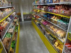 -咻啵翔翔零食基地(万达广场店)