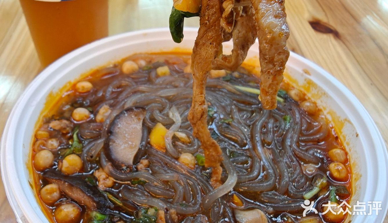 来一碗热腾腾的酸辣苕粉：楚苑泡蛋苕粉