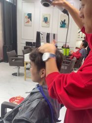 -艾米莉 烫染沙龙