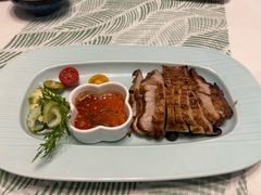 火焰黑毛猪颈肉-蕉叶·泰国歌舞风情(世贸店)